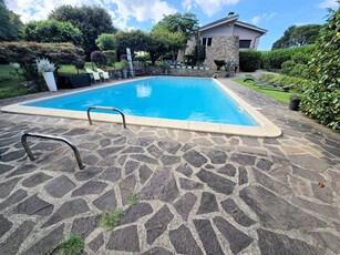 Villa con terrazzo a Capannori