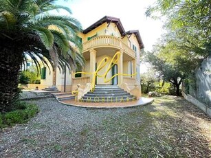 Villa in buono stato di 450 mq.