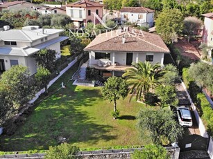 Villa in vendita a Gardone Riviera