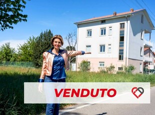 Villa plurifamiliare con box e giardino