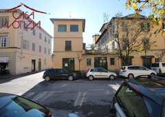 Fondo commerciale in affitto Lucca