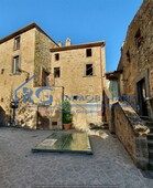 Trilocale da ristrutturare in zona Civita a Bagnoregio