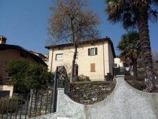 Villa seminuova in zona Olgiasca a Colico