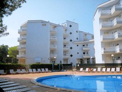 Appartamento a Lignano Pineta con giardino e piscina