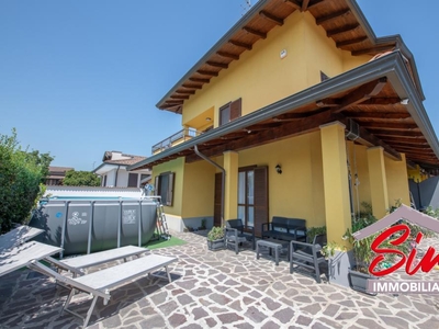 villa indipendente in vendita a Garbagna Novarese