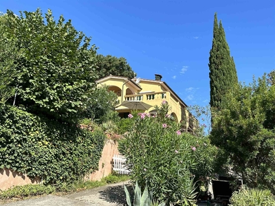 Villa in vendita a Rio Livorno
