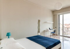 Camera in appartamento con 5 camere da letto a Rifredi, Firenze
