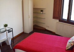 Stanza in affitto in appartamento con 4 camere da letto a Firenze