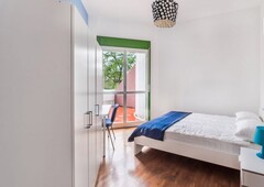 Stanza in un appartamento con 5 camere da letto a Porta al Prato, Firenze