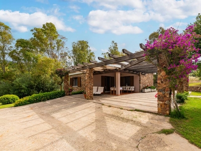 Casa a Teulada con terrazza coperta