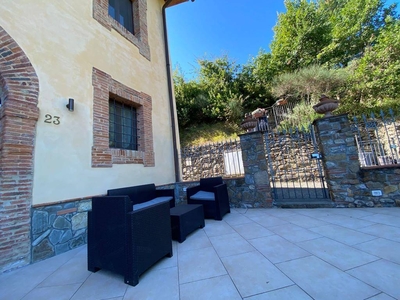 Casa semi indipendente in vendita a Serravalle Pistoiese Pistoia Ville