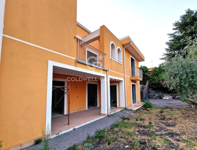 Villa bifamiliare in vendita a Pedara