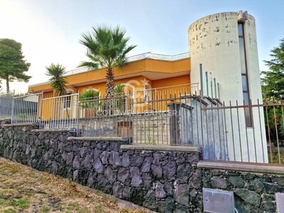 Villa in vendita a Pedara