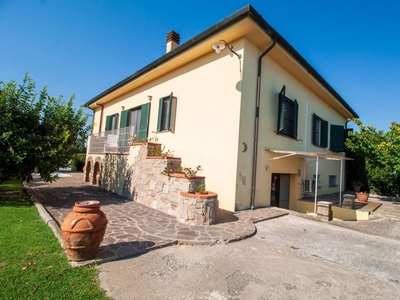 villa indipendente in vendita a Pisa