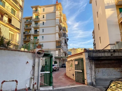 Appartamento in vendita a Napoli, Via Consalvo - Napoli, NA