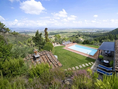 Casa a Capannori con terrazza, barbecue e piscina