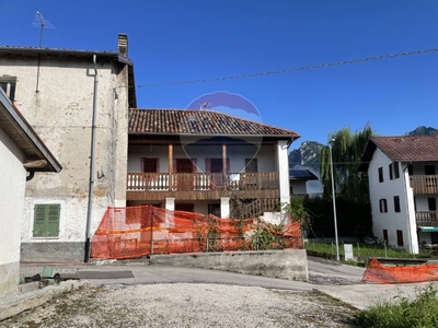 Casa semindipendente in Via Antole, Belluno, 8 locali, 1 bagno, 120 m²