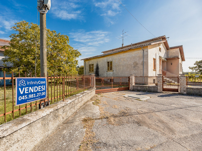 rustico / casale in vendita a Cavaion Veronese