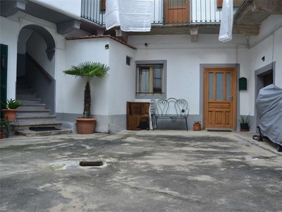 Bilocale in Via Orsoline 8, Verbania, 1 bagno, giardino privato, 72 m²