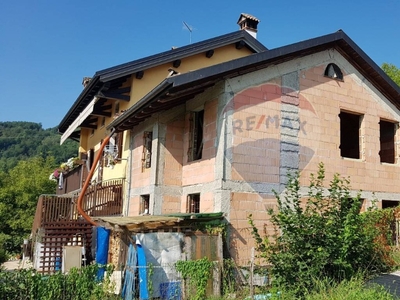 Villa a schiera in Via dei Castelli, San Gregorio nelle Alpi, 3 locali