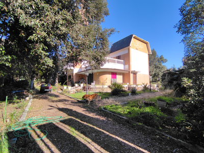 Villa con giardino a Anzio