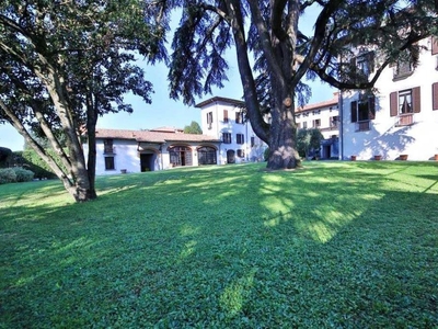 villa in vendita a Daverio