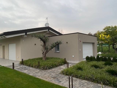 Villa bifamiliare in vendita a Puegnago Sul Garda Brescia Raffa