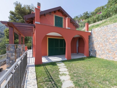 villa indipendente in vendita a Alassio