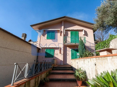 Casa semindipendente a Pietrasanta, 5 locali, 1 bagno, 85 m²