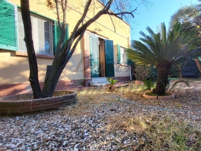 Casa semindipendente in Via Quarnaro, Rosignano Marittimo, 7 locali