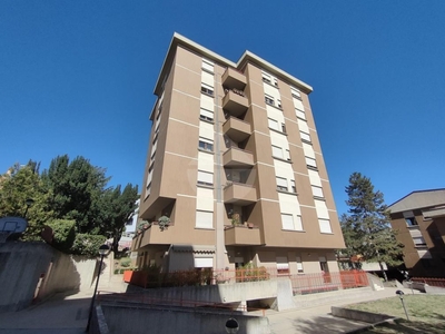 Quadrilocale in VIA ANGELO COLAGRANDE, L'Aquila, 2 bagni, 110 m²