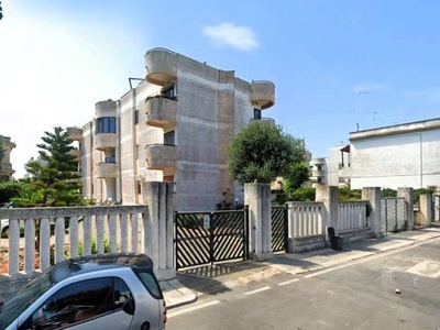 Quadrilocale in Via Umberto Maddalena 58, Brindisi, 2 bagni, 121 m²