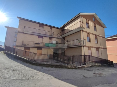 Quadrilocale in VIALE ALDO MORO, L'Aquila, 3 bagni, 110 m², 1° piano