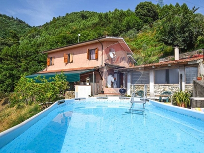 Villa a schiera in Via strinato, Pietrasanta, 7 locali, 2 bagni