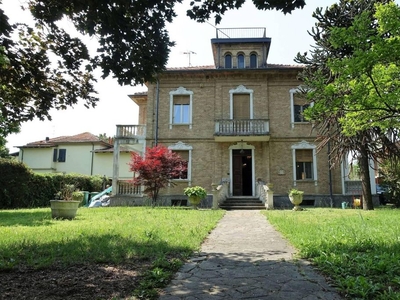 Villa in vendita Castelnuovo Belbo, Italia
