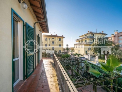 Villa in vendita Viale Ammiraglio Morin, 14, Pietrasanta, Toscana