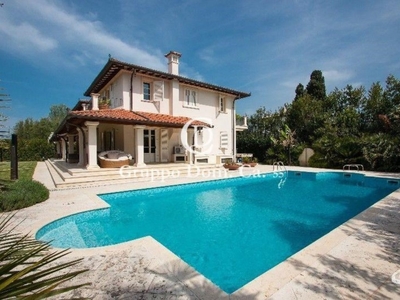 Villa in affitto a Forte dei Marmi via g. Viner,