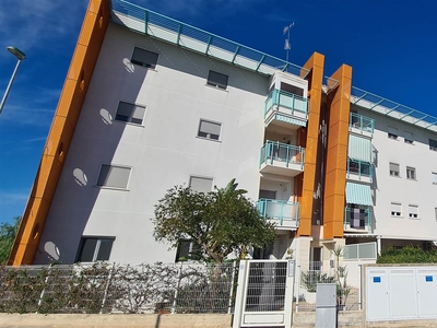 Appartamento di 3 vani /110 mq a Bari (zona S.SPIRITO TORRICELLA)