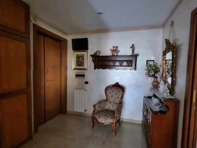 Appartamento in Affitto a Taranto, 750€, 140 m²