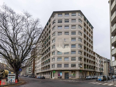 Appartamento in Vendita in Corso Sebastopoli 204 a Torino