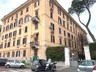 Appartamento in Vendita in Via del Commercio a Roma