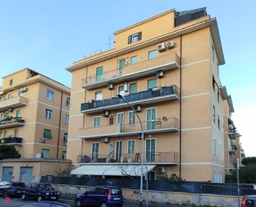 Appartamento in Vendita in Via Federico di Donato a Roma