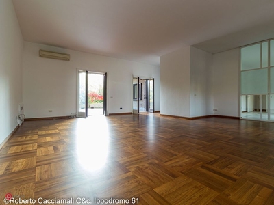 Appartamento in Vendita in Via Ippodromo 61 a Milano