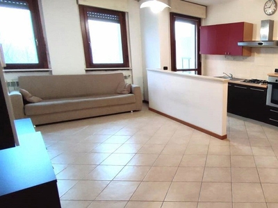 Appartamento in Via Cattaneo, 2, Landriano (PV)