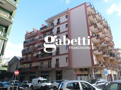 Appartamento in Via De Robertis, Trani (BT)