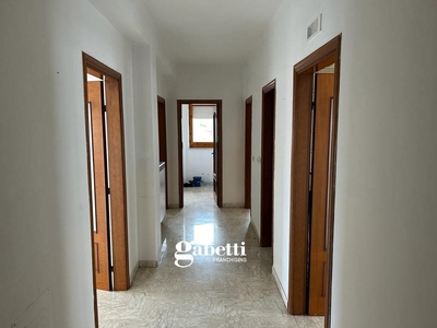 Appartamento in Via Matteo Renato Imbriani, 108, Canosa di Puglia (BT)