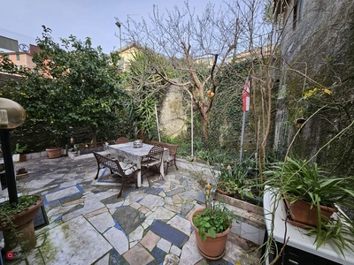Casa Bi/Trifamiliare in Vendita in Via Ligorna 27 a Genova