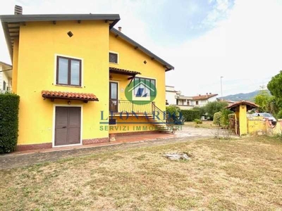 Casa Indipendente in Vendita ad Massa e Cozzile - 255000 Euro