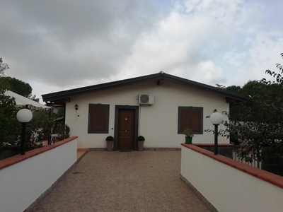 Casa Indipendente in Via Marche, 13, Mascalucia (CT)