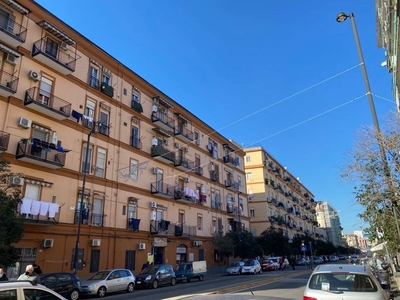 Magazzino in Vendita a Napoli, 50'000€, 80 m²